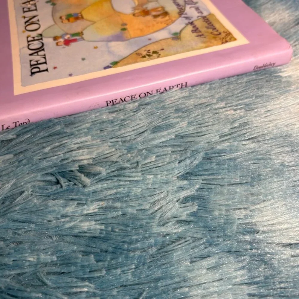 Peace on Earth: A Book Of Prayers from Around the World, by Bijou Le Tord